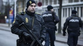 La police danoise en état d'alerte dimanche 15 février dans le quartier populaire de Nørrebro à Copenhague
