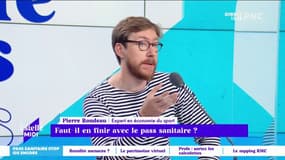 "Est-ce que les Français iront quand même se faire vacciner sans le pass sanitaire ? C'est ce qui m'inquiète." Pour Pierre Rondeau, c'est malheureux que dans le pays de Pasteur, il ait fallu imposer le pass.