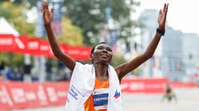La Kényane Ruth Chepngetich victorieuse du Marathon de Chicago, le 10 octobre 2021