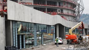 Le musée du sport de Nice, ici au moment de sa construction en 2012, accolé au stade. 