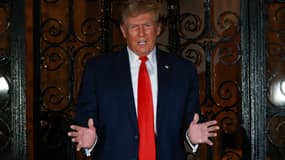 Donald Trump s'adresse à la presse depuis sa résidence à Mar-a-Lago, en Floride, le 16 février 2024.
