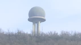 Le radar "boule" de la base aérienne du mont Verdun près de Lyon va être démonté d'ici fin 2024, voire début 2025.