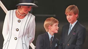 La princesse Diana avec ses fils, les princes William et Harry, en 1995