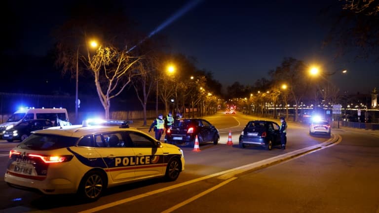 Un contrôle de police à Paris.