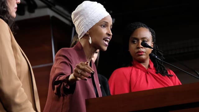 Ilhan Omar lors de la conférence de presse commune des quatre élues démocrates attaquées par Donald Trump, lundi 15 juillet