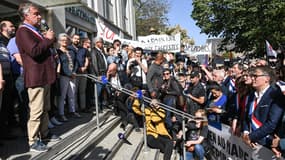 Près de 2.000 personnes ont défilé à Saint-Brevin-les-Pins.