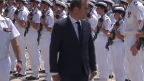 Sébastien Lecornu, ministre des Armées, passe en revue les troupes de la base navale de Toulon le vendredi 4 juillet 2025.