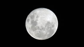 La dernière pleine lune de 2024, photographiée depuis Buenos Aires le 15 décembre 2024.