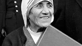 Mère Teresa a consacré sa vie aux pauvres, aux malades et aux mourants pendant plus de 40 ans, notamment à Calcutta, en Inde