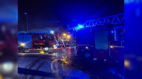 Les sapeurs-pompiers des Bouches-du-Rhône en intervention sur l'incendie d'un magasin dans la zone commerciale de La Ciotat le jeudi 4 janvier 2024.
