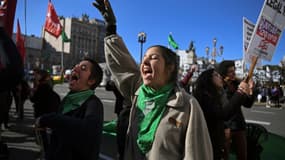 Des manifestants pro-IVG, le 1er août, à Buenos Aires. 