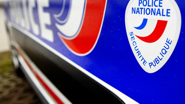 Trois policiers ont été blessés mercredi à Paris par un individu.