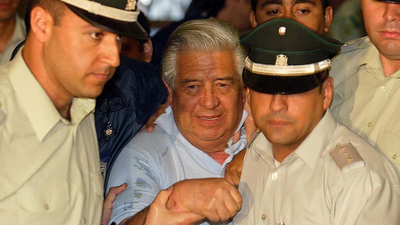 Manuel Contreras, ex-chef de la police secrète du dictateur chilien Augusto Pinochet, a vu sa condamnation à la prison à vie être encore alourdie. (Photo datant de son arrestation, en 2005)