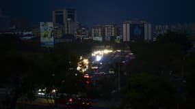 Vue de la capitale Caracas lors de la grande panne d'électricité, le 8 mars 2019.
