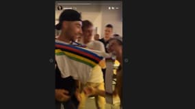 La fête après le sacre de Julian Alaphilippe