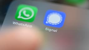 Les messageries chiffrées Whatsapp et Signal.
