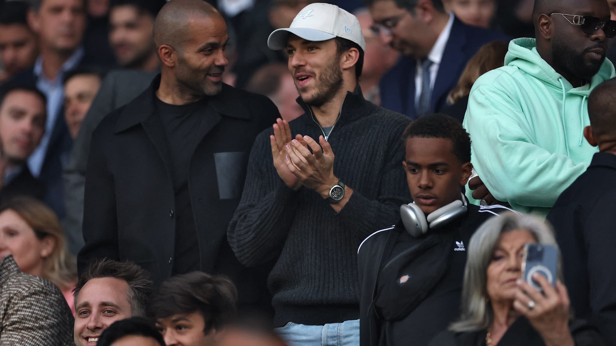 https://images.bfmtv.com/FTBLCj47oTqxkjEGu_m7DGVwfhg=/0x105:2048x1257/2048x0/images/Pierre-Gasly-le-7-mai-2025-au-Parc-des-Princes-2294755.jpg
