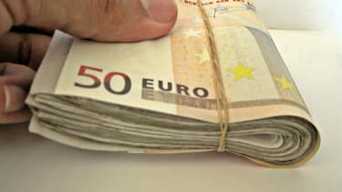 Le patron de l'usine a donné un coup de pouce à tous ses employés.