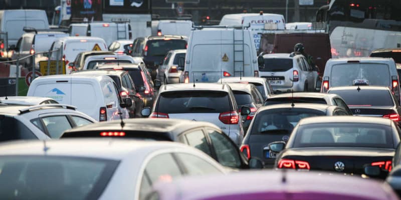 Des bouchons sur la route (PHOTO D'ILLUSTRATION)