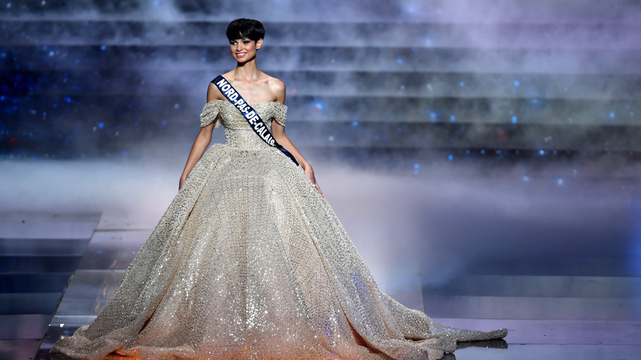 Miss France 2024 Eve Gilles, Miss NordPasdeCalais, succède à Indira