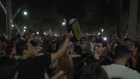 Barcelone: des centaines de fêtards profitent de la fin du couvre-feu, le gouvernement appelle à la "responsabilité"