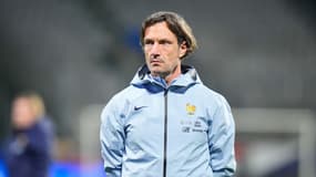 Laurent Bonadei avec l'équipe de France féminine, en avril 2024.