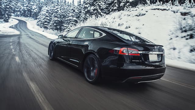 Le constructeur américain spécialiste des véhicules électriques a enregistré une perte de 620 millions de dollars au cours du dernier trimestre. (image d'illustration)
