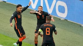 Memphis Depay et Georginio Wijnaldum avec les Pays-Bas