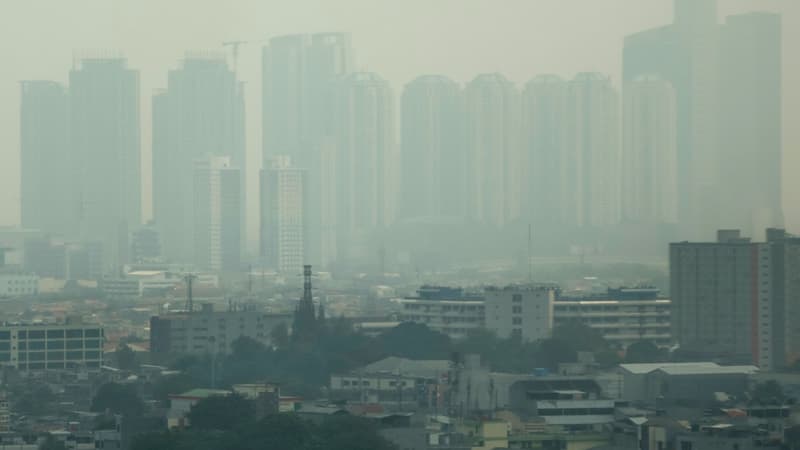 Brouillard de pollution à Jakarta, en Indonésie.