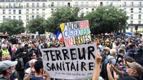 Des manifestants à Paris contre les mesures sanitaires, le 31 juillet 2021