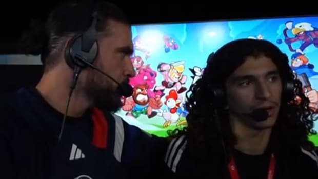 Le streamer AmineMaTue avec un sosie de Mattéo Guendouzi lors de la Kings World Cup, le 27 mai 2024 au Mexique Le streamer AmineMaTue avec un sosie de Mattéo Guendouzi lors de la Kings World Cup, le 27 mai 2024 au Mexique