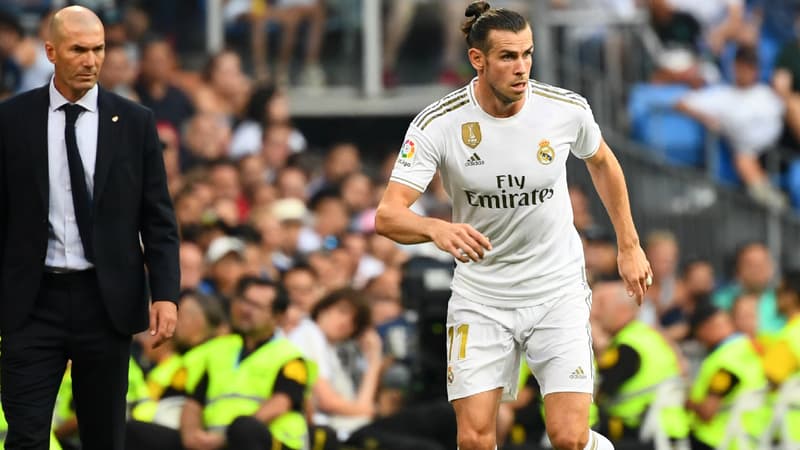 Gareth Bale sous le regard attentif de Zinedine Zidane