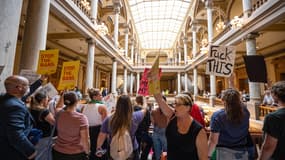 Des militants en faveur de l'accès à l'avortement dans la rotonde du Capitol de l'Indiana, aux Etats-Unis, le 25 juillet 2022