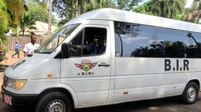 Dans ce bus de la Brigade d'intervention rapide camerounaise, les otages, en route vers l'ambassade française de Yaoundé.