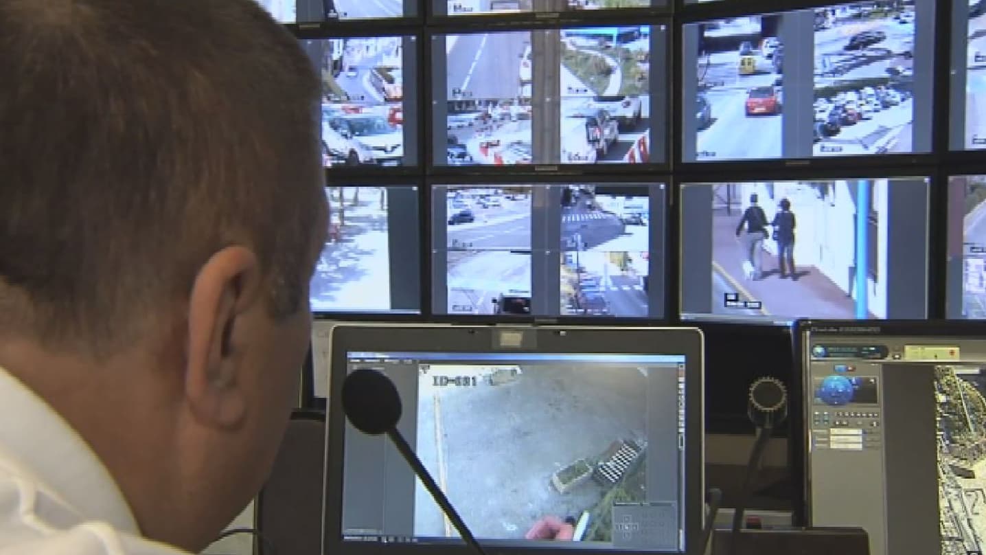 Les policiers municipaux interpellent les contrevenants.