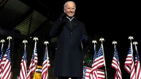 Joe Biden lors de son dernier grand meeting de campagne en "drive-in" le 2 novembre 2020 à Pittsburgh, en Pennsylvanie