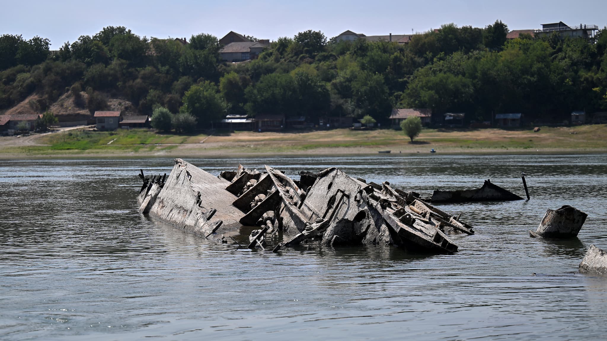 Os de mammouth, soldats de la Wehrmacht, bateaux nazis… L'assèchement historique du Danube révèle des vestiges historiques