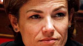 La secrétaire d'Etat française à l'Ecologie Chantal Jouanno, qui estime à 19 le nombre de plantigrades présents dans le massif pyrénéen, veut limiter la réintroduction d'ours dans les Pyrénées, qui ne sera plus systématique. /Photo d'archives/REUTERS/Char