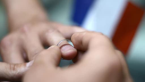 Les maires qui ne veulent pas marier des couples de m^me sexe pourront avoir des sanctions.