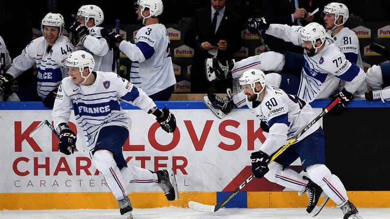 Les hockeyeurs français ont bondi de leur banc pour fêter le deuxième exploit des Bleus, contre la Suisse (4-3 aux t.a.b.).