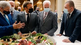 Emmanuel Macron a reçu des représentants de la filière agro-alimentaire pour la fête du muguet, le 1er mai à l'Élysée