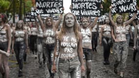 Les Femen ont fait une action contre les féminicides au cimetière du Montparnasse à Paris, samedi 5 octobre 2019.