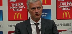 Un journaliste s’endort pendant la conférence de presse de Mourinho