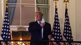 Trump, malade, retire son masque en arrivant à la Maison Blanche