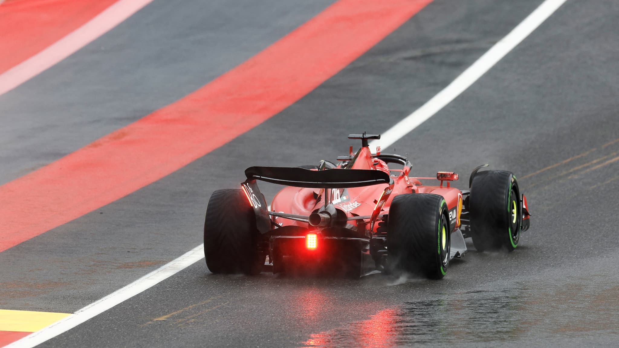 Pole para Leclerc, Verstappen castigado, los Alpinos en la dura… Qué recordar de la clasificación