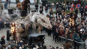Le Varan, une créature mécanique, à Calais ce samedi 8 novembre 2025.