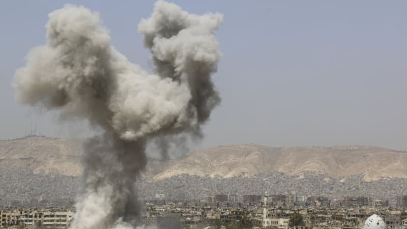 Une attaque aérienne dans le quartier de Jobar à l'est de Damas en Syrie, le 29 avril 2015