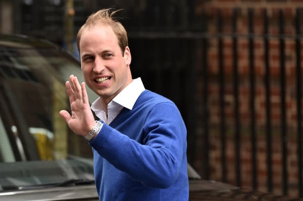 Le Prince William à la sortie de la maternité.