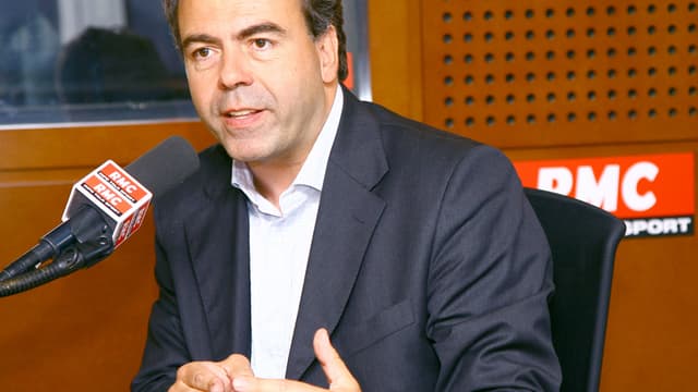 Interrogé sur l'opportunité de conserver le système français de redoublement à l'école, Luc Chatel déclare être favorable à des aménagements, afin de le rendre moins systématique.