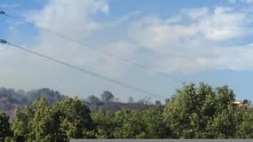 Un incendie de forêt spectaculaire en Ardèche - Témoins BFMTV